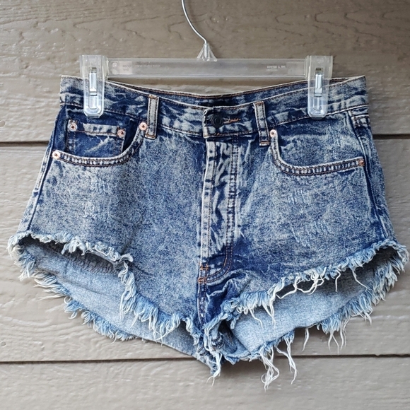 Forever 21 Distressed Acid Wash Cutoffs HIGH rise - Picture 4 of 7